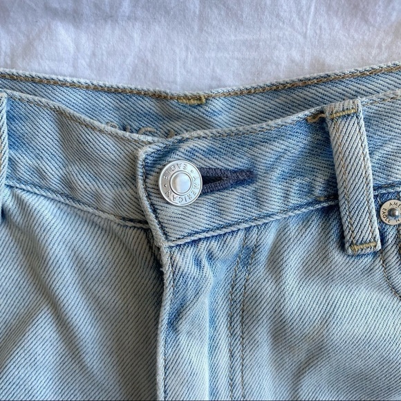 ⛄️ American Eagle Distressed Light Wash Shorts​​​​​ - Picture 6 of 7